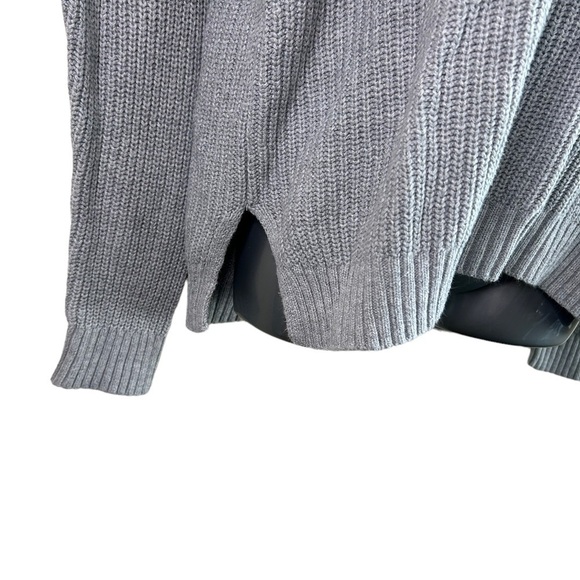 Hollister Crew Women’s Sweater • Used • Size: Medium - Picture 6 of 8